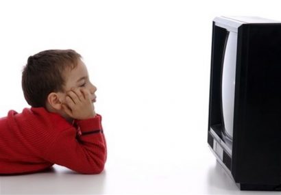 صدا و سیما تبلیغات پر زرق و برق با استفاده از کودکان را متوقف کند