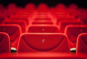 وهاب‌زاده: با تغییر رنگ وضعیت کرونایی شهر‌ها سینماها بازگشایی می‌شوند