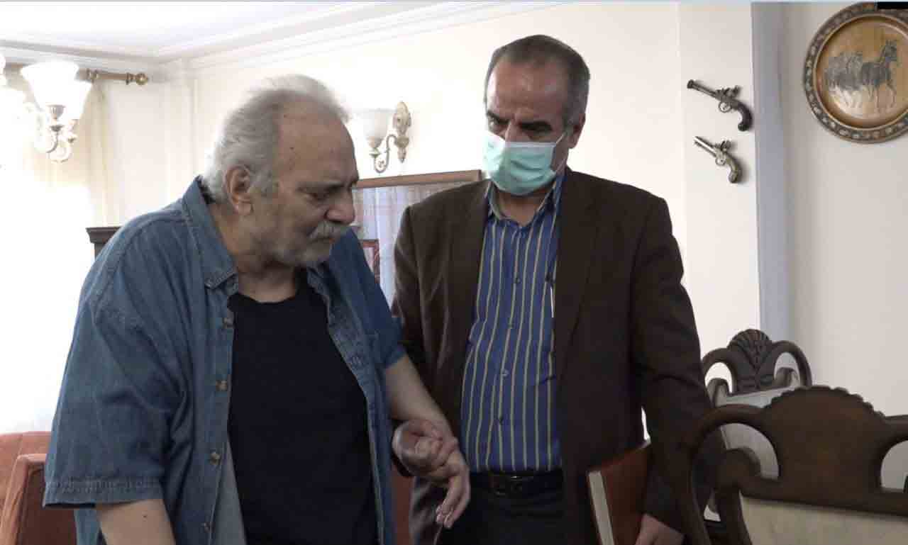 اشک محمد کاسبی بر چفیه اهدایی رهبری/ با توکل بر خدا به سینما برمی&zwnj;گردم