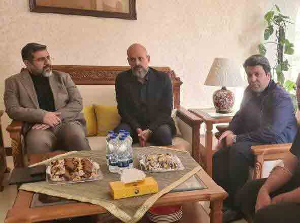 وزیر ارشاد در منزل زنده&zwnj;یاد امین تارخ حضور یافت