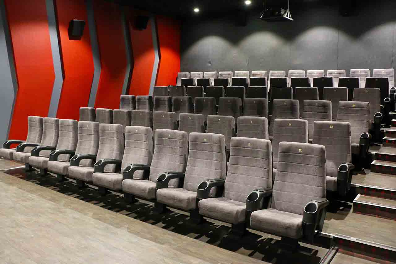 از بلیت&zwnj;های نیم&zwnj;بها تا اکران کُمدی؛ سینماها نجات می&zwnj;یابند؟