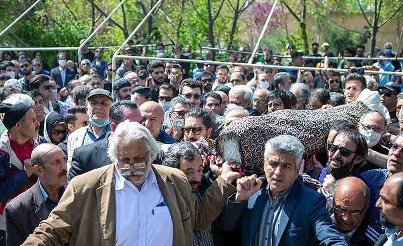 برگزاری مراسم تشییع پیکر کیومرث پوراحمد در قطعه هنرمندان