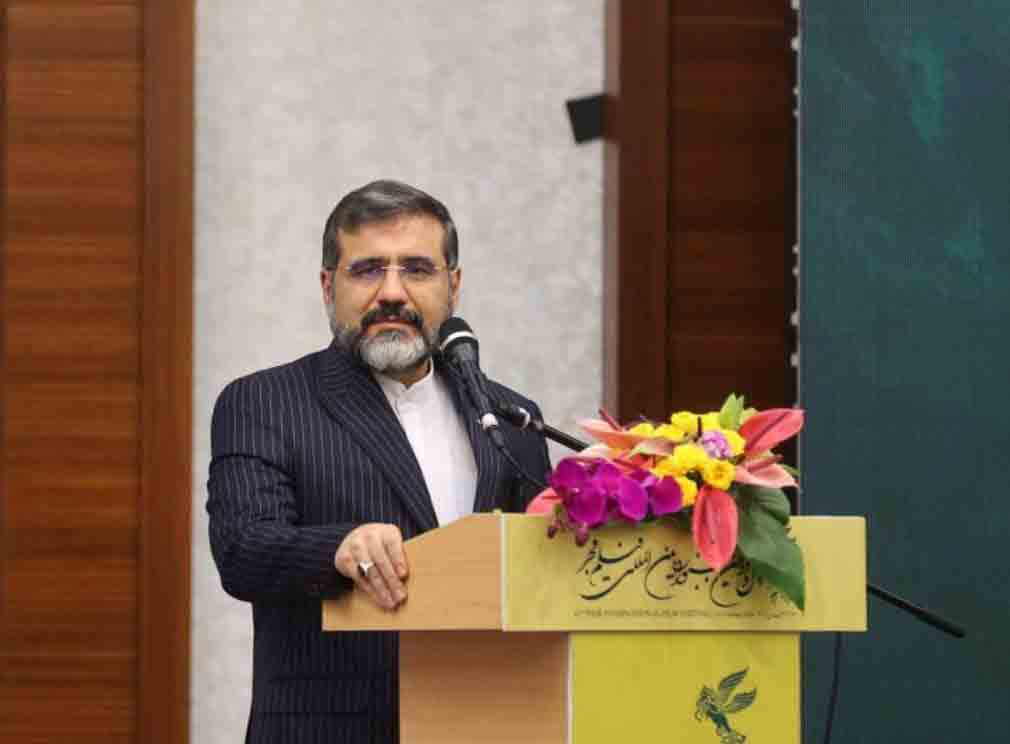 وزیر فرهنگ: زبان هنر بی&zwnj;نیاز از ترجمه است