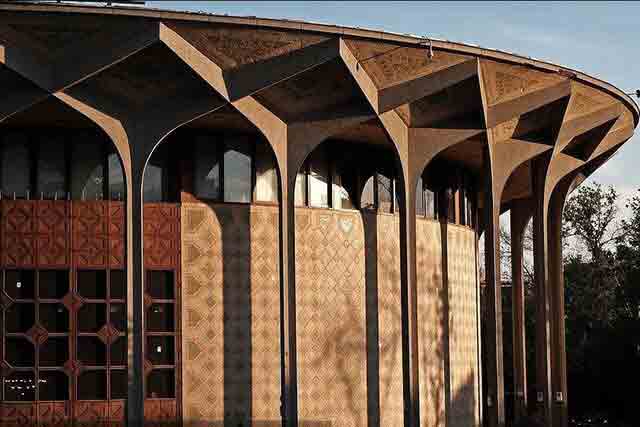 سالن های تئاتر چقدر فروختند؟