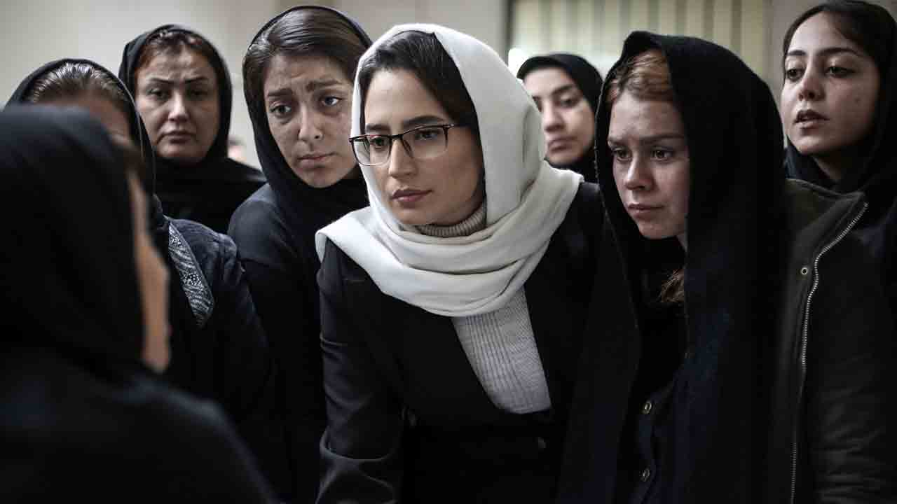 نگاهی آسیب&zwnj;شناسانه به فیلم سینمایی &laquo;مجبوریم&raquo;+ فیلم