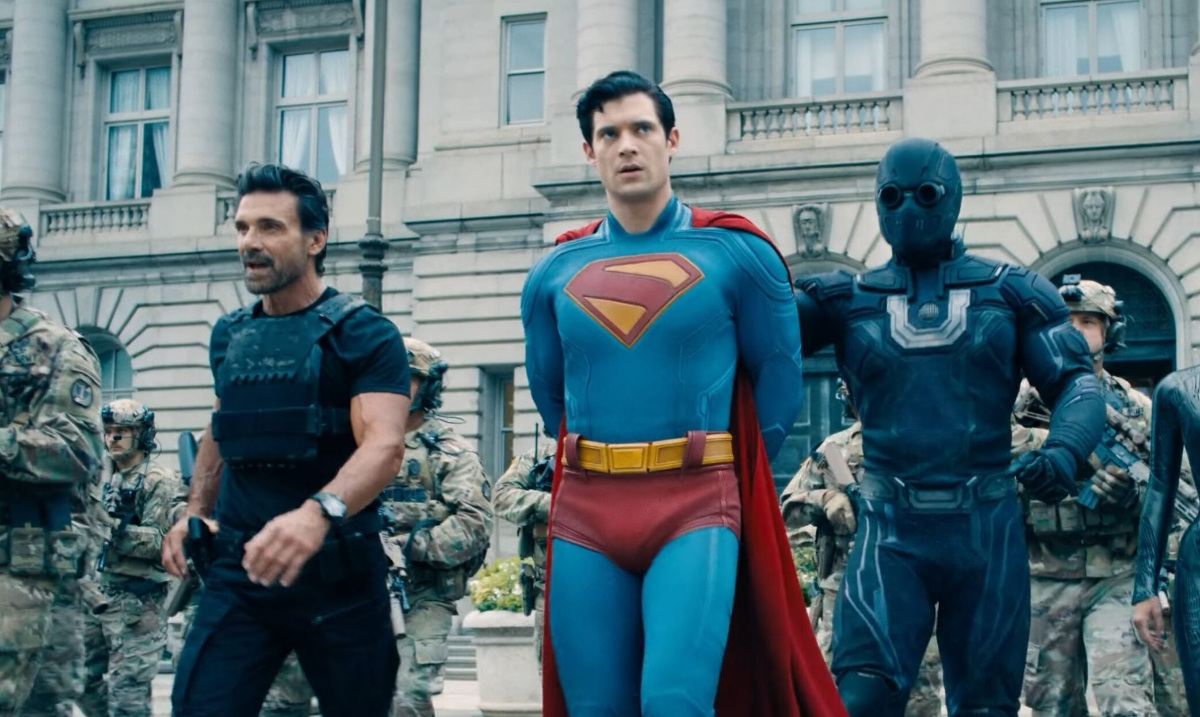 نیمه اول فیلم با روایت روان و سرگرمکننده، تماشاگر را بهخوبی همراه میکند