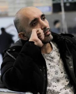 در بخش دیگری از این بازدید، صفاریان به ضرورت آموزش و آگاهی‌رسانی در زمینه ویرچوال پروداکشن اشاره کرد و گفت:بسیاری تصور می‌کنند ویرچوال پروداکشن همان هوش مصنوعی یا صرفاً جلوه‌های ویژه است، درحالی‌که یک تکنیک کاملاً متفاوت است که می‌تواند نگاه هنری فیلم‌ساز را دگرگون کند. باید افراد فنی را که درک هنری ندارند، با این مسیر آشنا کرد و برای آن‌ها کلاس‌ها و سخنرانی‌هایی در دانشگاه‌ها برگزار نمود تا بدانند سینمای امروز با گذشته تفاوت کرده است.