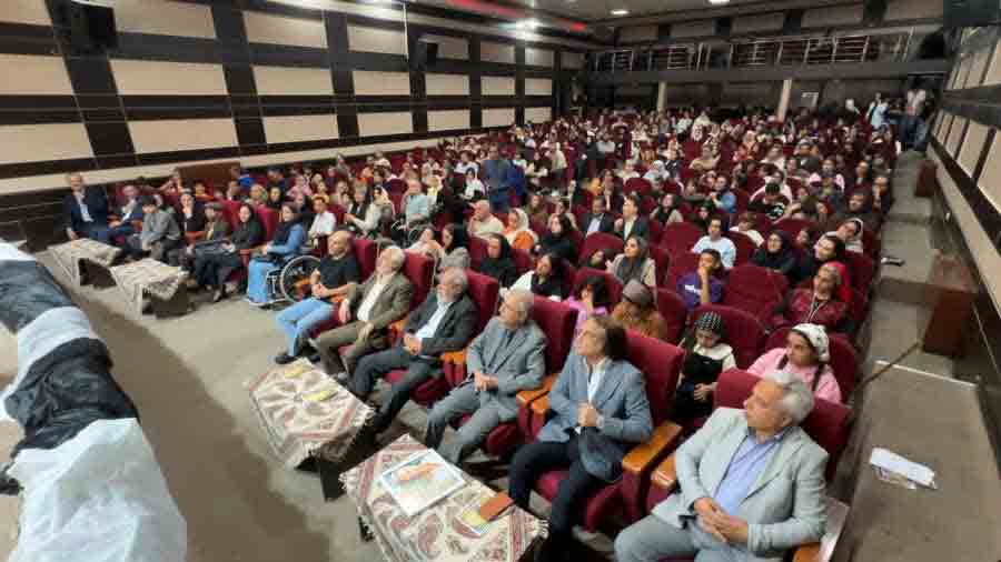 گردهمایی هنرمندان نمایش شهرستان شهریار در جشن اردیبهشت تئاتر